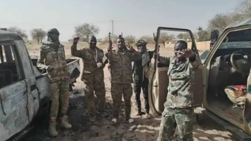 الجيش والمشتركة بالفاشر يصدون هجوماً جديداً للمليشيا صباح اليوم الجمعة الجيش والمشتركة بالفاشر يصدون هجوماً جديداً للمليشيا صباح اليوم الجمعة