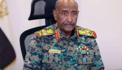 البرهان يعفي نائب محافظ بنك السودان المركزي من منصبه