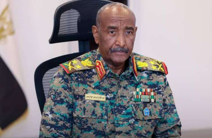 البرهان يعفي نائب محافظ بنك السودان المركزي من منصبه