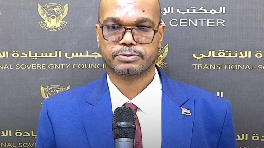 د. التهامي يوجه بتشكيل لجنة للتحقيق في قضية الطالبه عائشة د. التهامي يوجه بتشكيل لجنة للتحقيق في قضية الطالبه عائشة