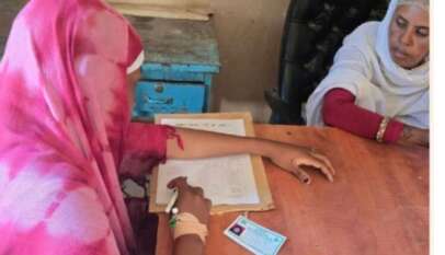 بعد ساعات قليلة من اجراء عملية قيصرية … طالبة بالقضارف تتحدى الصعاب وتجلس للامتحان