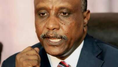 ياسر عرمان ينتقد والي الخرطوم بازالة السكن العشوائي في الولاية