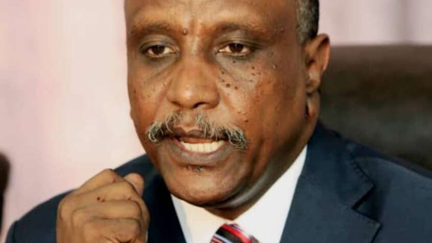 ياسر عرمان ينتقد والي الخرطوم بازالة السكن العشوائي في الولاية