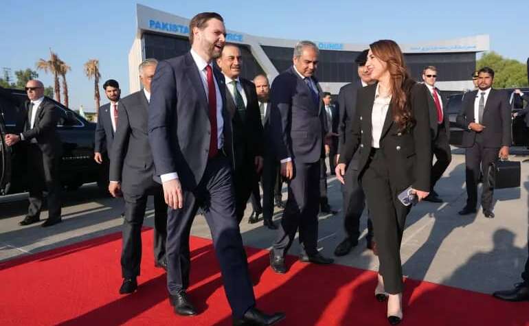 قبل انتهاء الهدنة.. عرض إيراني جديد ومصادر تؤكد توجه فانس لباكستان