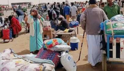 (١٠) آلاف سوداني عائد من مصر يعانون من كارثة انسانية في معبر أرقين الحدودي (١٠) آلاف سوداني عائد من مصر يعانون من كارثة انسانية في معبر أرقين الحدودي