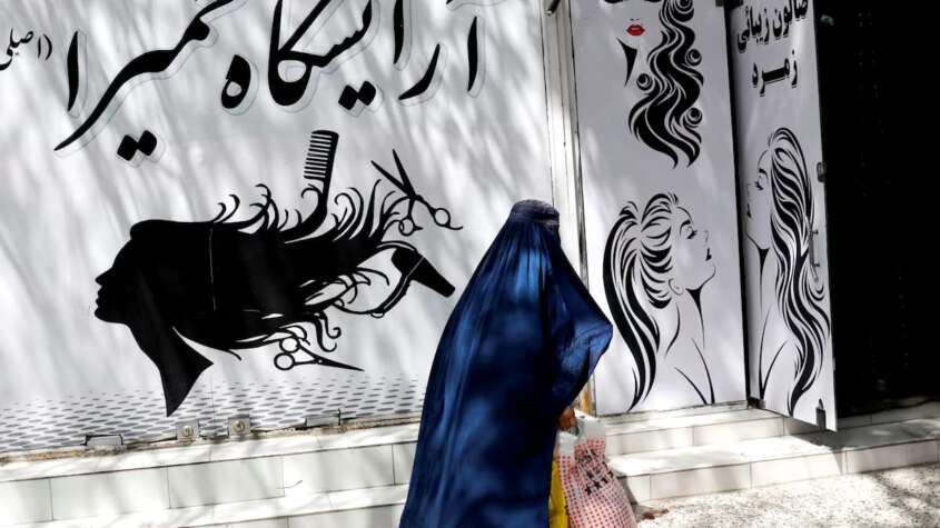 الأمم المتحدة تحث طالبان الأفغانية على وقف إعتقال النساء بسبب قواعد اللباس الأمم المتحدة تحث طالبان الأفغانية على وقف إعتقال النساء بسبب قواعد اللباس