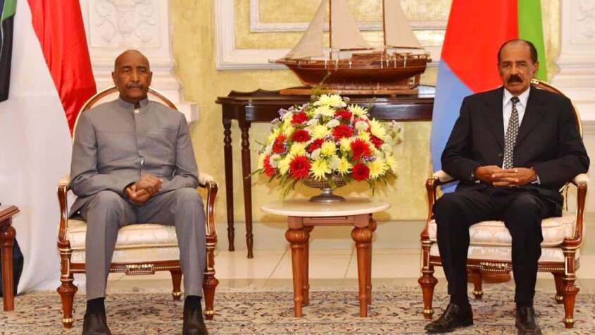 البرهان يزور اسمرا ويؤكد متانة العلاقات بين السودان واريتريا