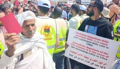 إحتجاز (٣) آلاف سوداني في ليبيا بسبب الهجرة غير الشرعية إحتجاز (٣) آلاف سوداني في ليبيا بسبب الهجرة غير الشرعية