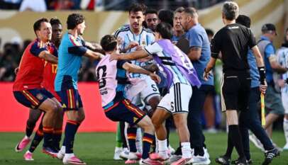 الفيفا : إيقافات جماعية وغرامات ضخمة إثر أحداث نهائي الأرجنتين وإسبانيا بكأس العالم